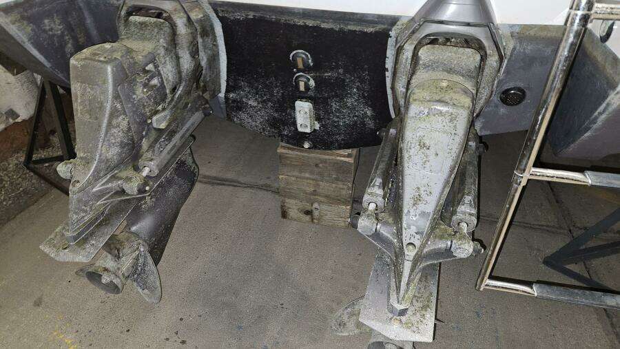 1998 Chris-Craft 320 Express Cruiser