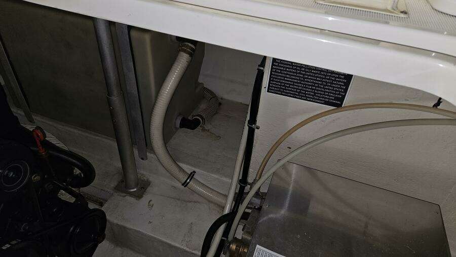 1998 Chris-Craft 320 Express Cruiser