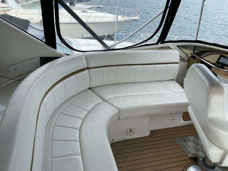 2002 Carver 444 Cockpit Motor Yacht