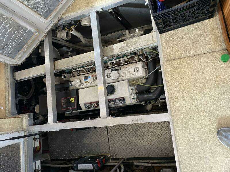 2002 Carver 444 Cockpit Motor Yacht