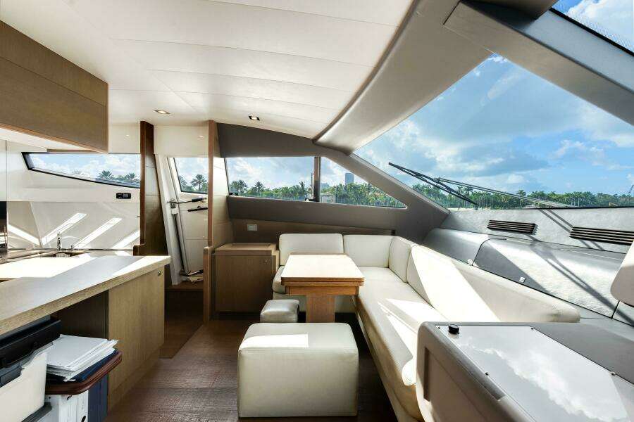2014 Ferretti Yachts 870
