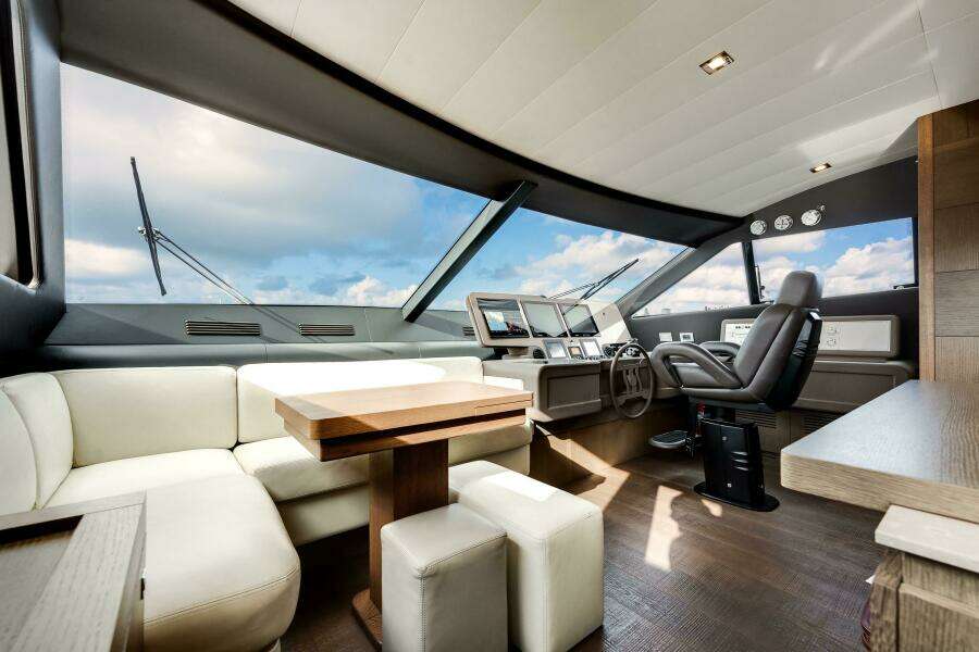 2014 Ferretti Yachts 870