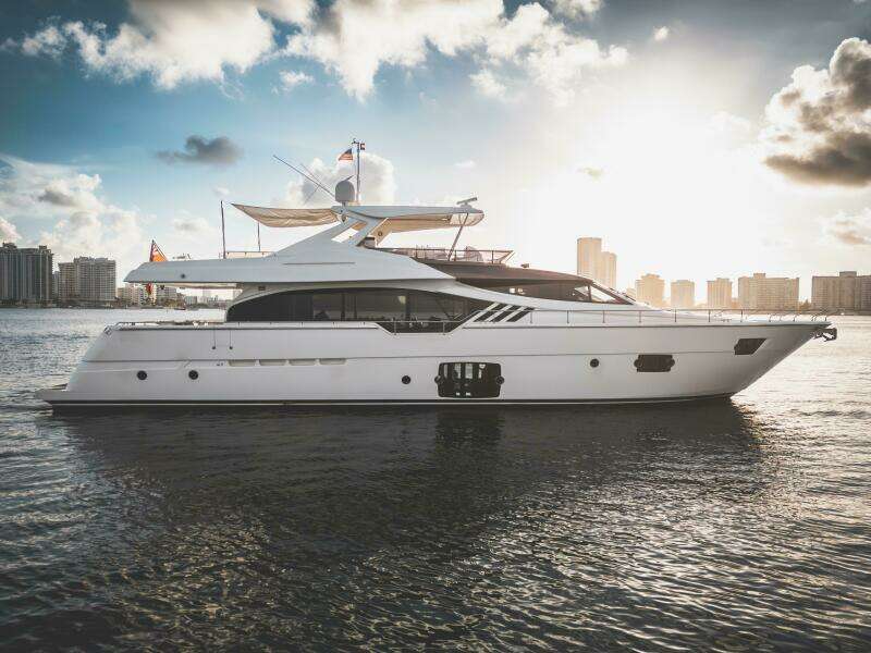 2014 Ferretti Yachts 870