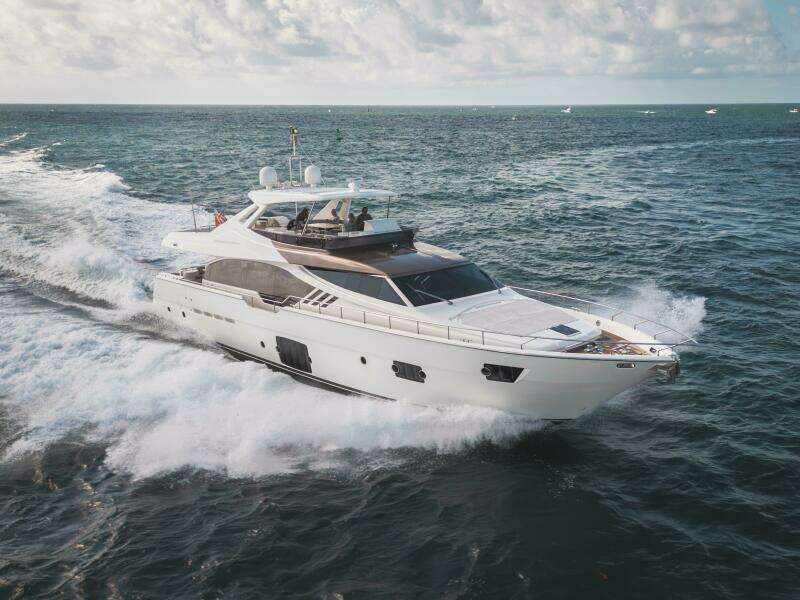 2014 Ferretti Yachts 870