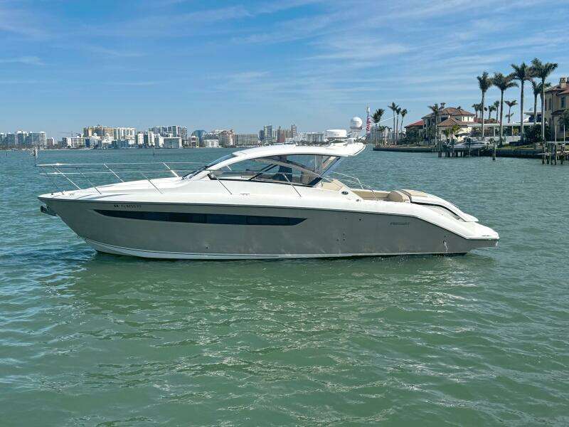 2015 Pursuit 365i Sport Coupe