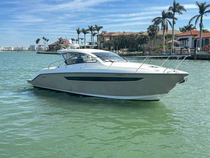 2015 Pursuit 365i Sport Coupe