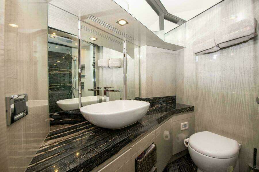 2017 Azimut Flybridge