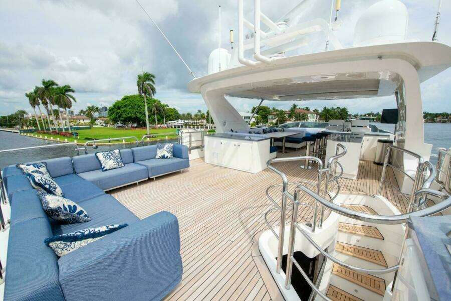 2017 Azimut Flybridge