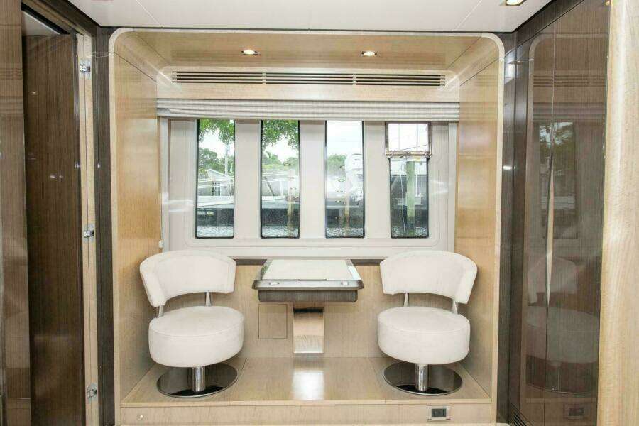 2017 Azimut Flybridge