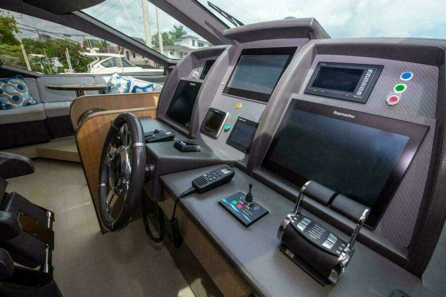 2017 Azimut Flybridge