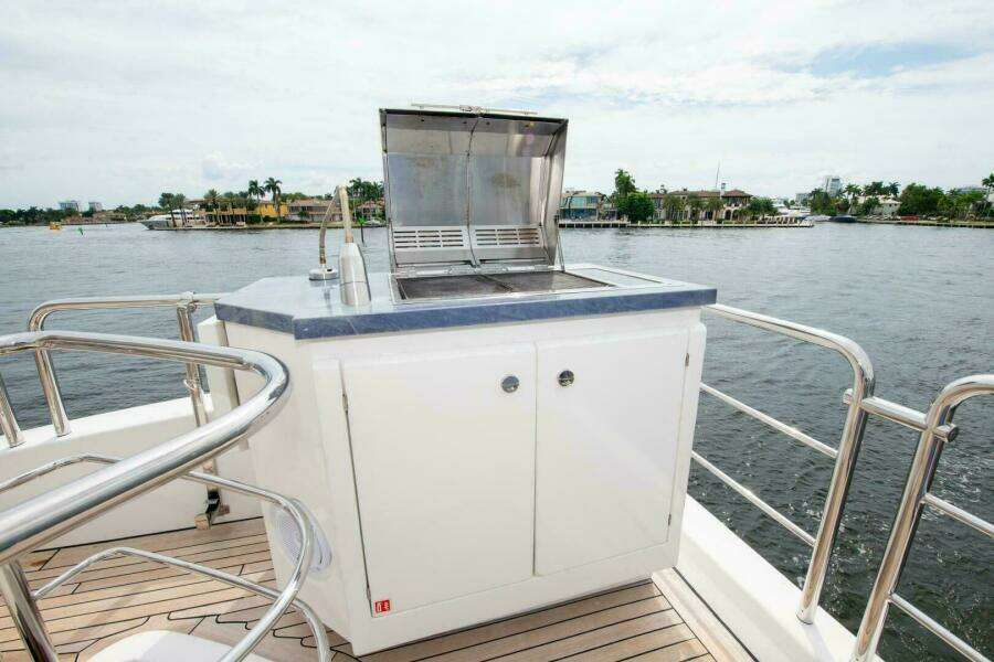 2017 Azimut Flybridge