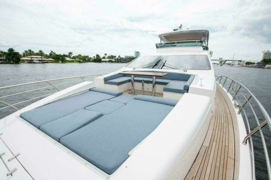 2017 Azimut Flybridge