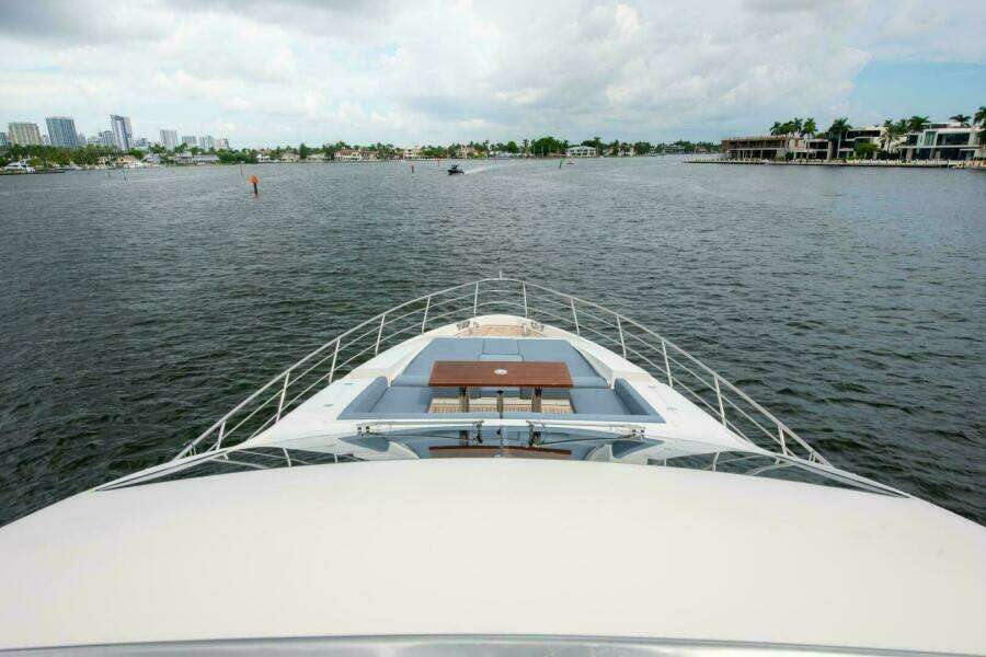 2017 Azimut Flybridge