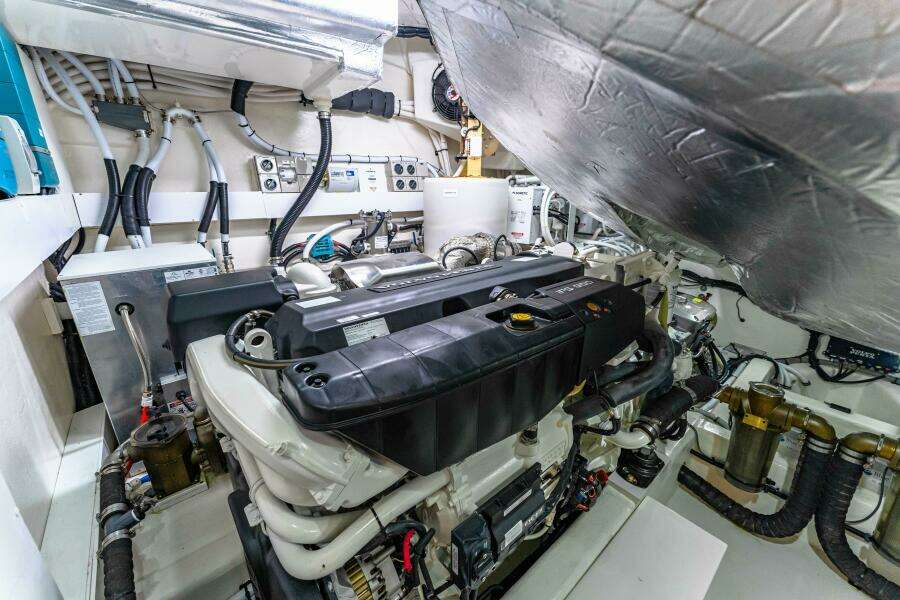 2022 Riviera 6000 Sport Yacht Platinum Edition