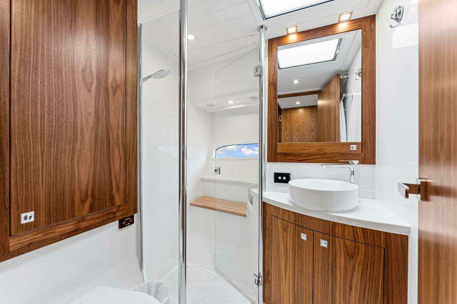 2022 Riviera 6000 Sport Yacht Platinum Edition