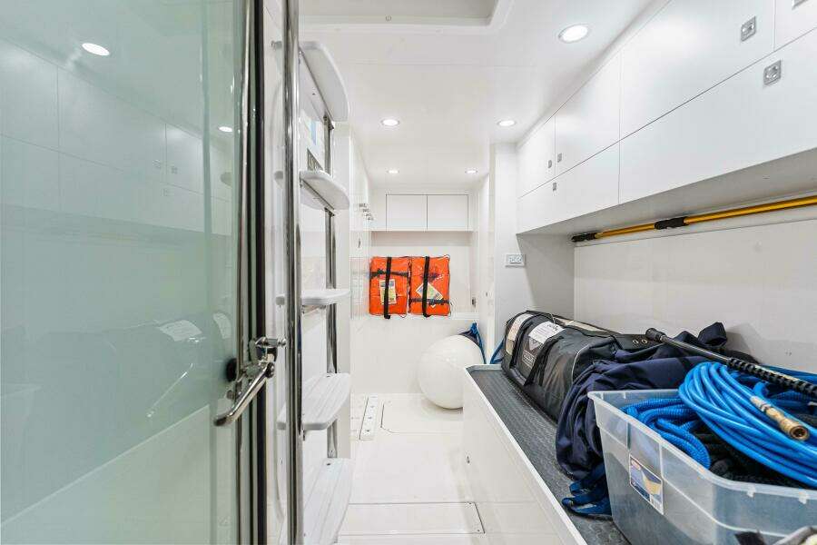 2022 Riviera 6000 Sport Yacht Platinum Edition