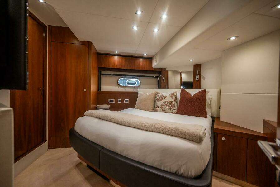 2015 Sunseeker 75