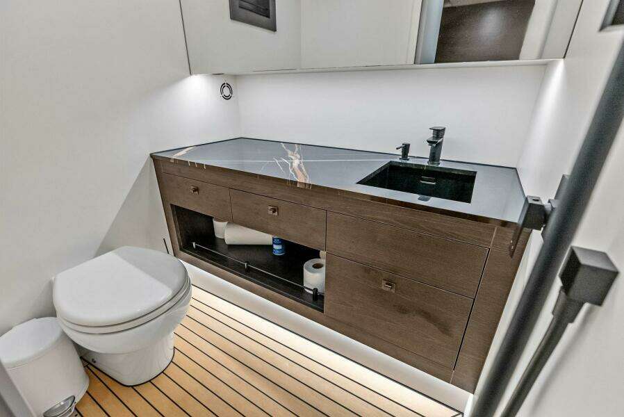 2022 Vanquish Yachts VQ45