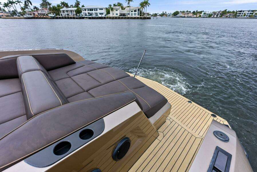 2022 Vanquish Yachts VQ45