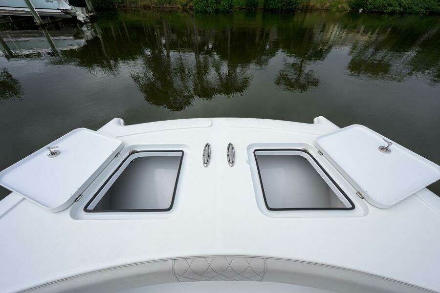 Freeman 42 LR Nitsa - Bow