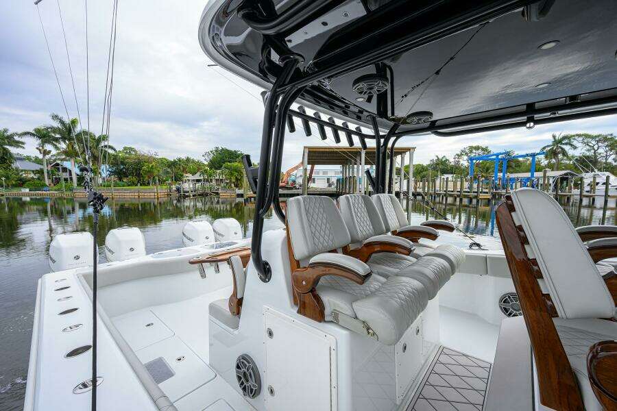 Freeman 42 LR Nitsa - Helm