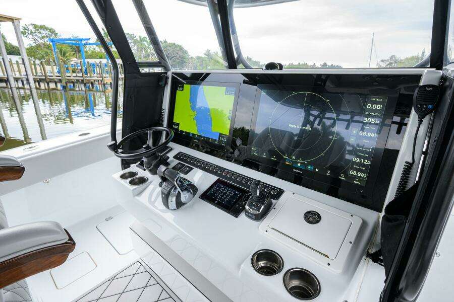 Freeman 42 LR Nitsa - Helm