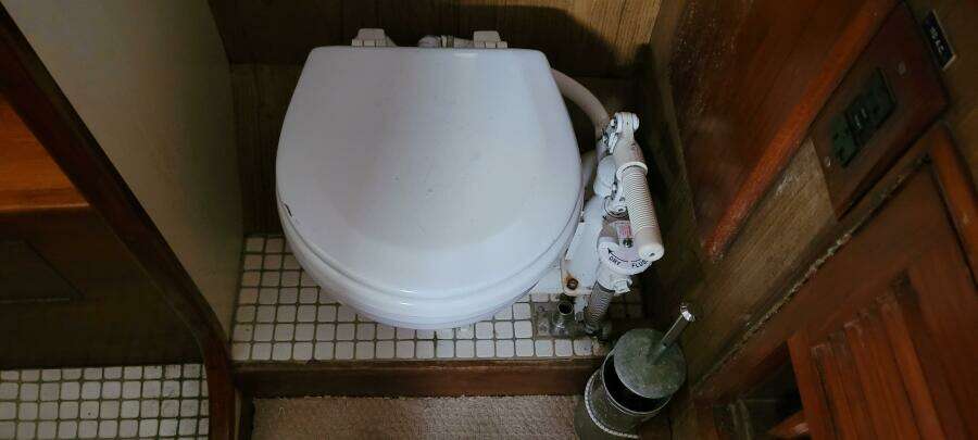 1985 Duffy Flybridge Cruiser