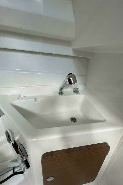 2023 Beneteau Antares 8