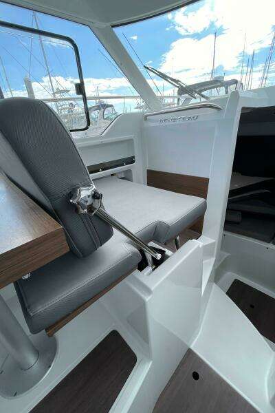 2023 Beneteau Antares 8
