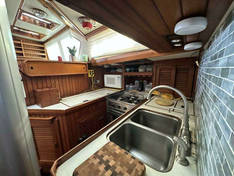 1986 Slocum Pilothouse 43