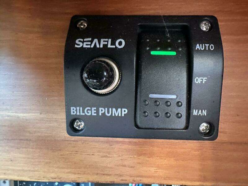 1986 Slocum Pilothouse 43