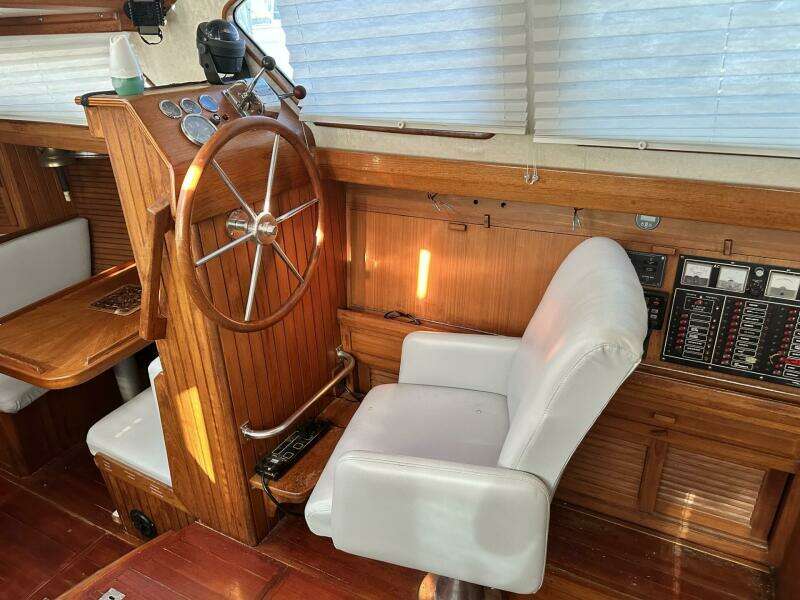 1986 Slocum Pilothouse 43