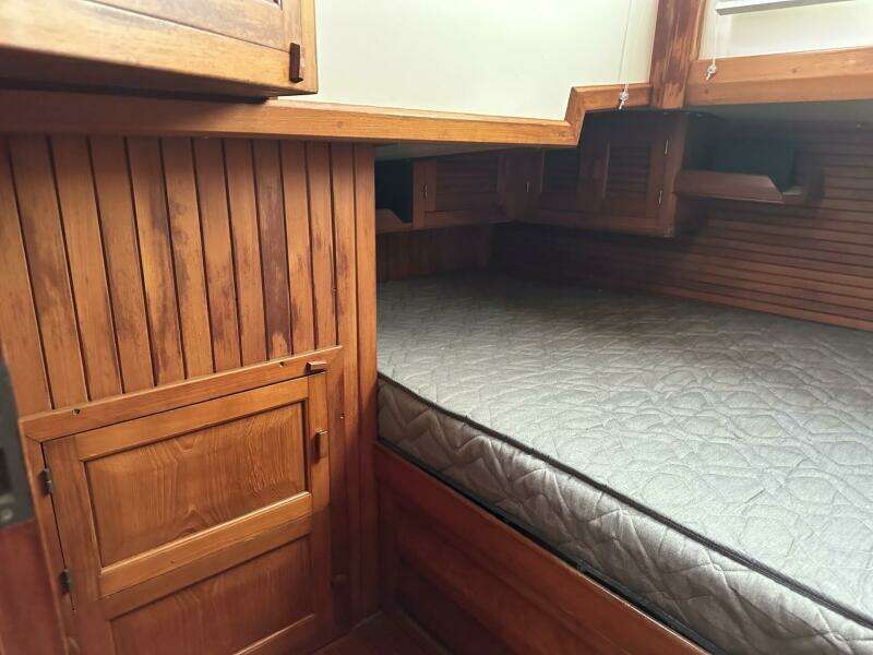 1986 Slocum Pilothouse 43