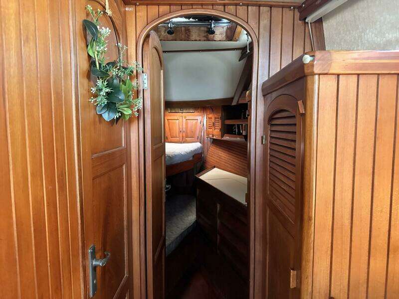 1986 Slocum Pilothouse 43