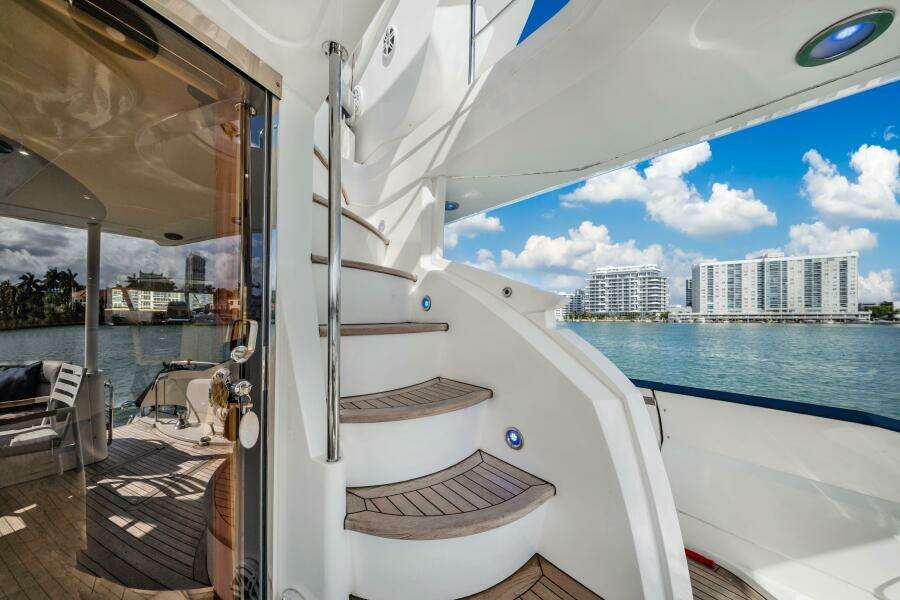 2003 Sunseeker 150 GT - Staircase