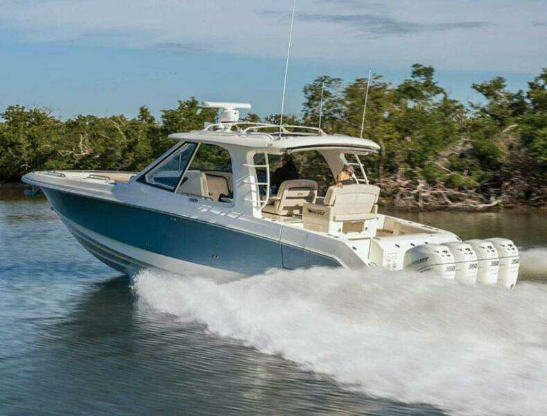 2021 Boston Whaler Realm 380