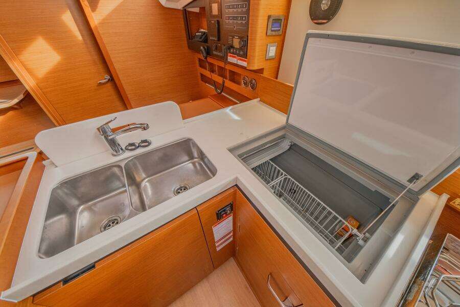 2023 Jeanneau Sun Odyssey 410