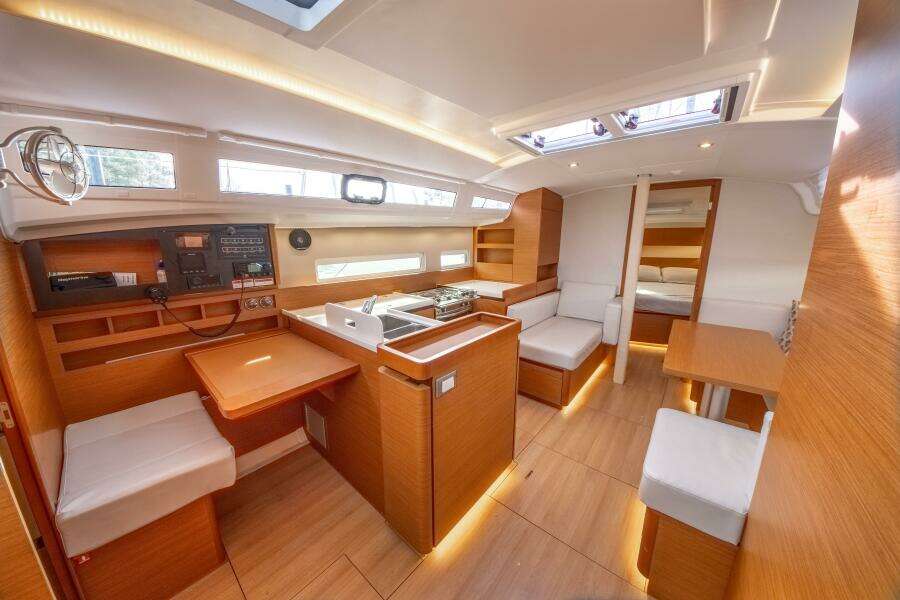 2023 Jeanneau Sun Odyssey 410