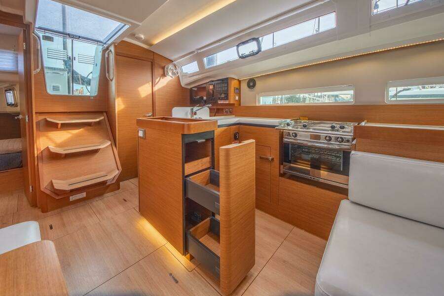 2023 Jeanneau Sun Odyssey 410