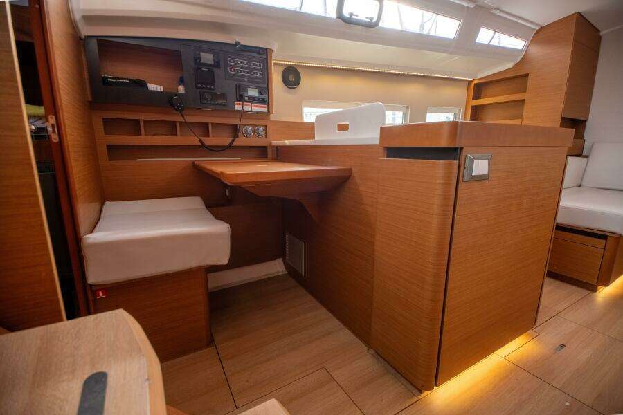 2023 Jeanneau Sun Odyssey 410