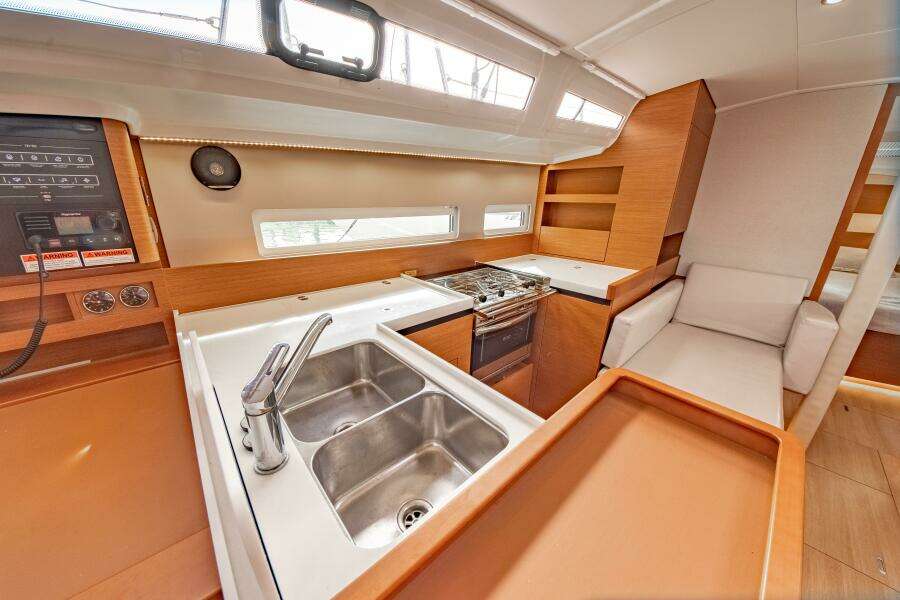 2023 Jeanneau Sun Odyssey 410