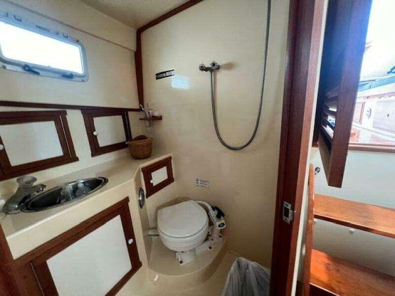 1989 Blue Seas Flybridge Cruiser