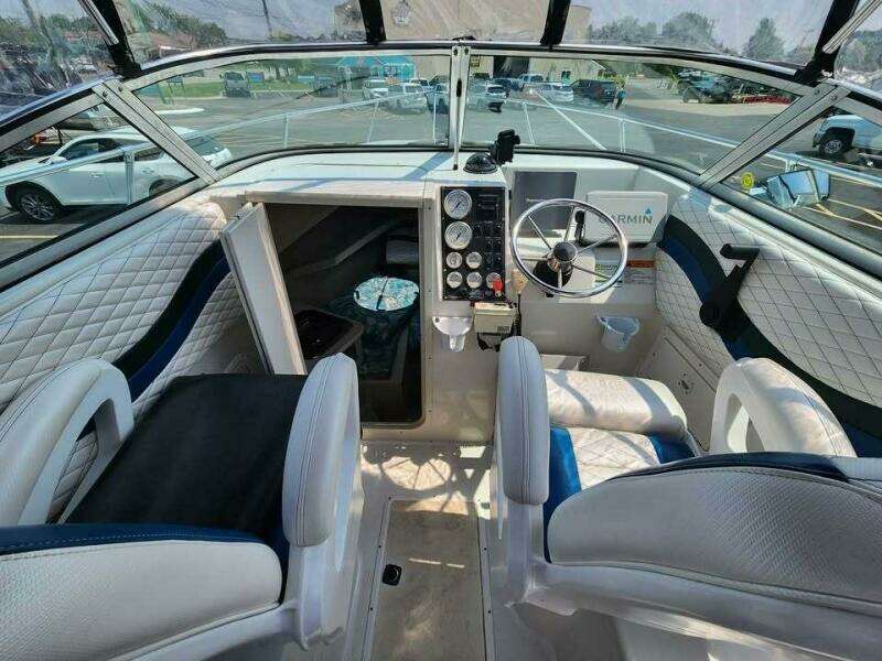 2000 Seaswirl Striper Striper 2600 WA