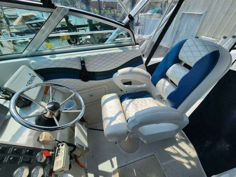 2000 Seaswirl Striper Striper 2600 WA