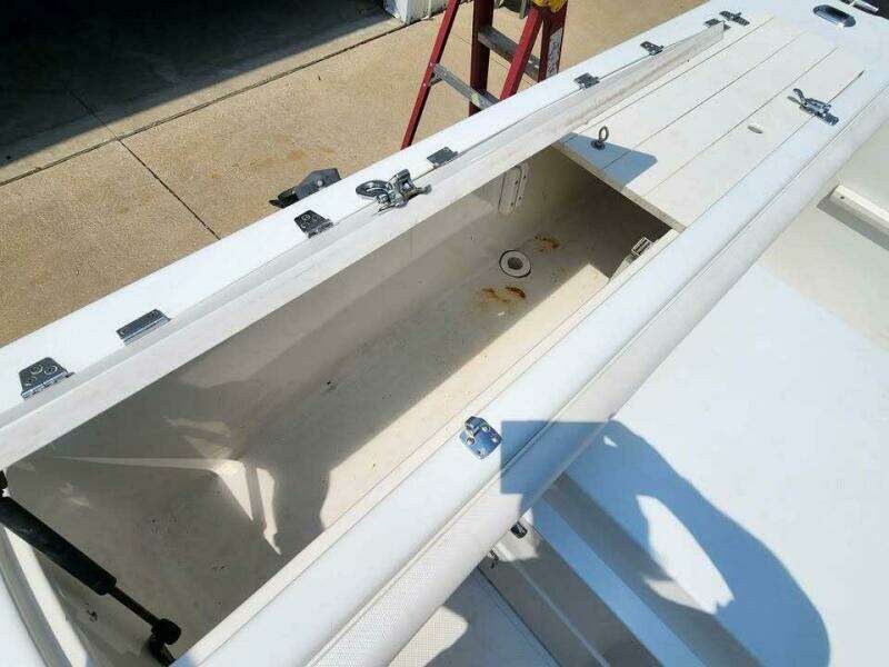 2000 Seaswirl Striper Striper 2600 WA