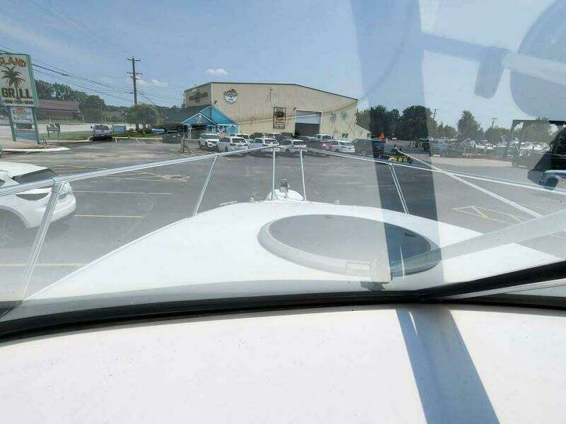 2000 Seaswirl Striper Striper 2600 WA