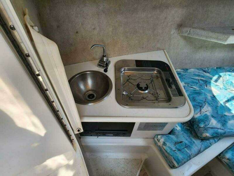 2000 Seaswirl Striper Striper 2600 WA