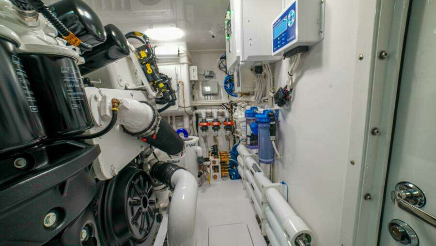 2023 Viking 73 Convertible "Free Spool" - Engine room
