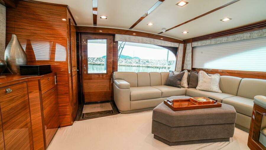 2023 Viking 73 Convertible "Free Spool" - Salon