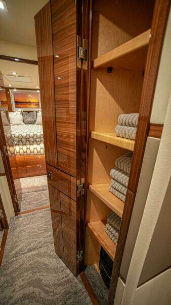 2023 Viking 73 Convertible "Free Spool"